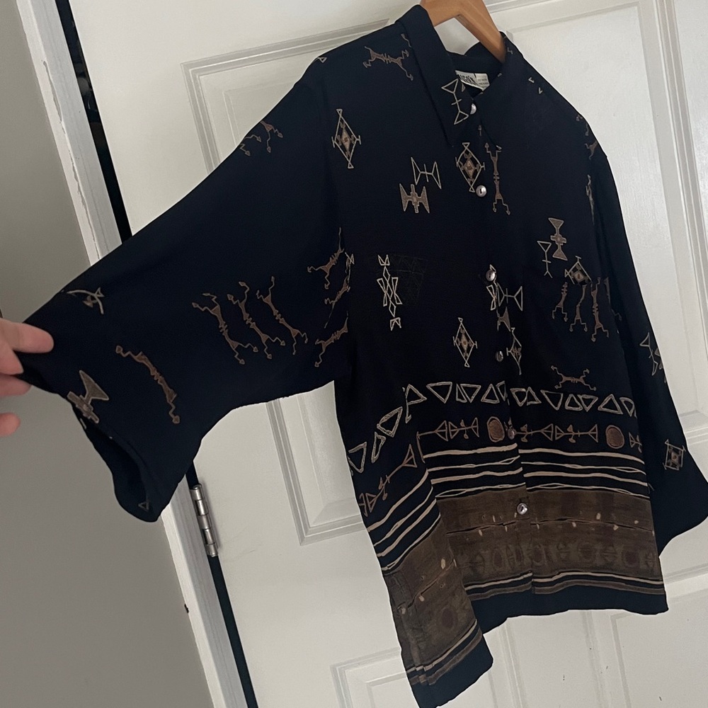 Chico's Vintage Black, Brown Tribal Patterned Button Down Shirt size 2 = Large - Picture 4 of 10